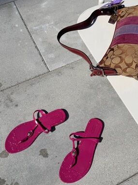 vintage Coach Turlock  Pink Flip Flops